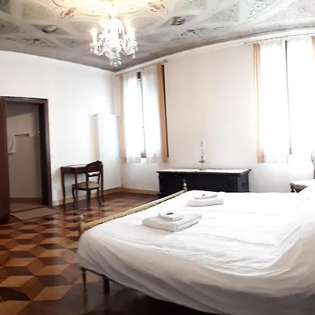 Via Museo Bed & Breakfast 3*